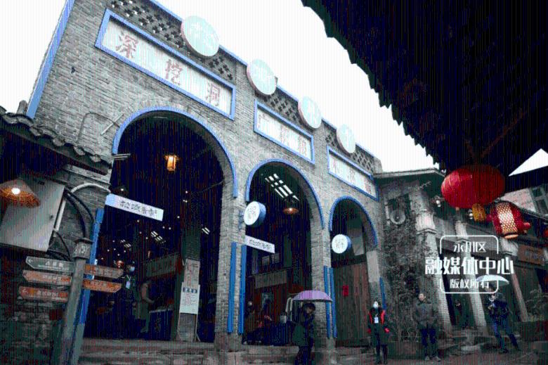 夜幕降临,特色灯光将满洲里装点得璀璨迷人,河畔景色美不胜收